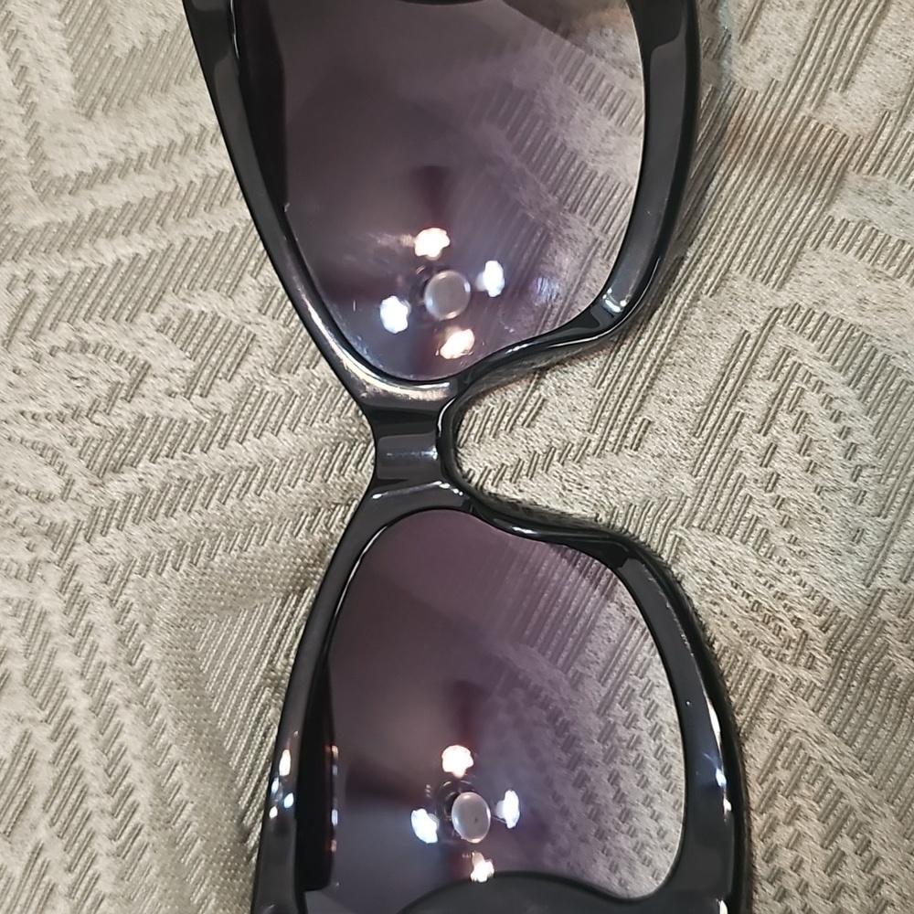 Roberi & Fraud Flye- Bella Stylish Black Sunglasses for Women - Picture 9 of 14